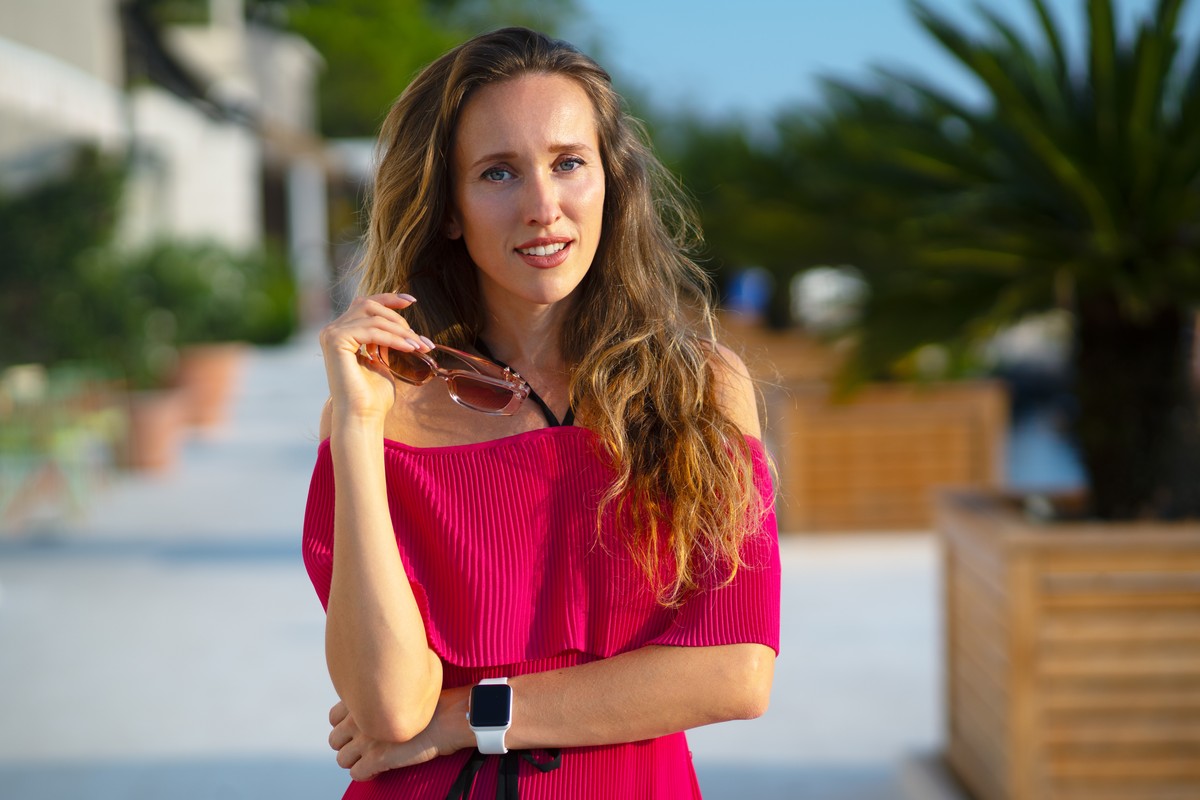 Business portrait source example for pose crop