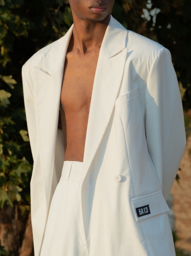 Faceless body fashion crop example