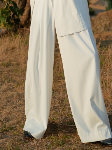 CropModeIndex 6 Legs pose crop example