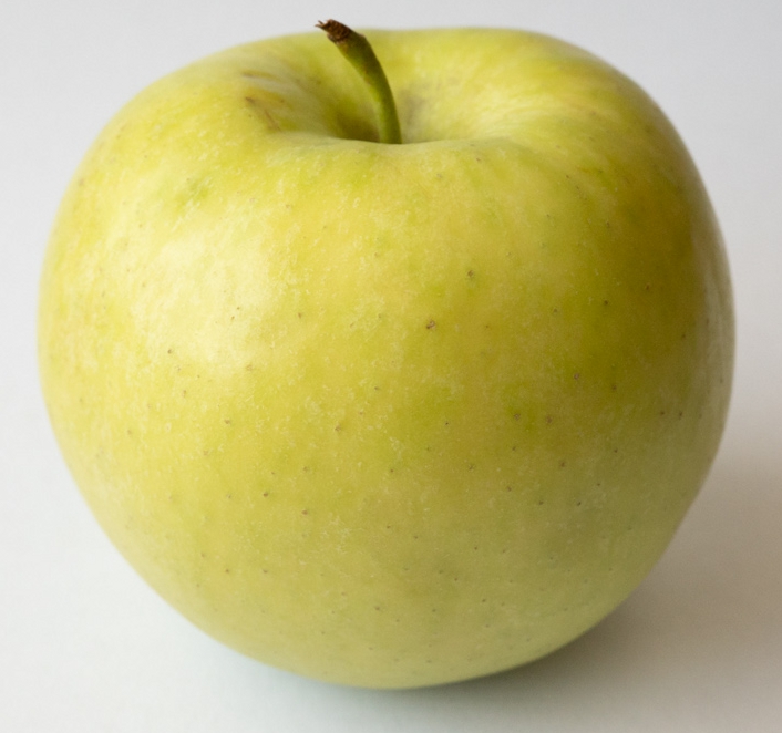 Free aspect ratio Subject Crop result for an apple