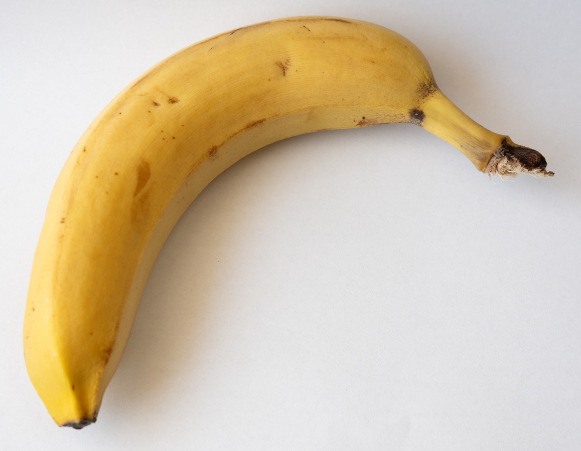Free aspect ratio Subject Crop result for a banana