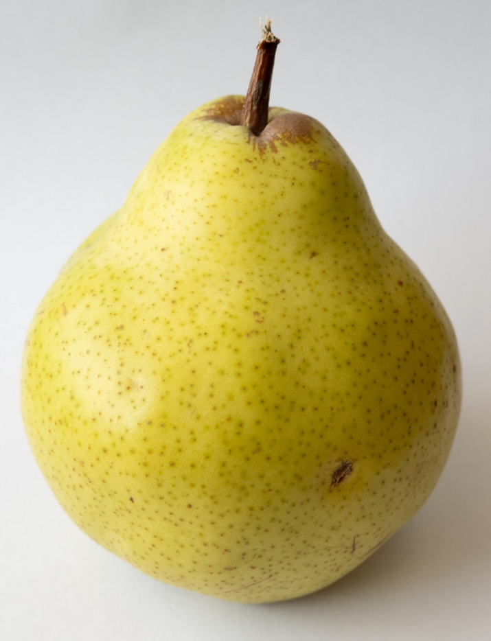 Free aspect ratio Subject Crop result for a pear